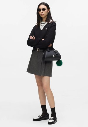 KARL LAGERFELD, IKON PEBBLE SM SATCHEL - Τσάντα χειρός - black