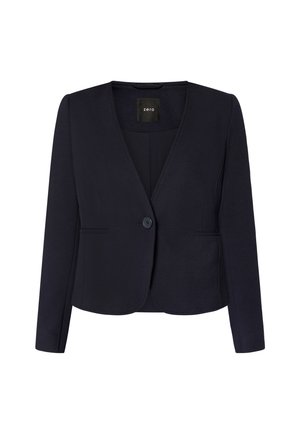 Blazer bleu marine sur mesure avec un col en V, une fermeture à un bouton, deux poches avant et un tissu texturé. Manches courtes et ajustées.