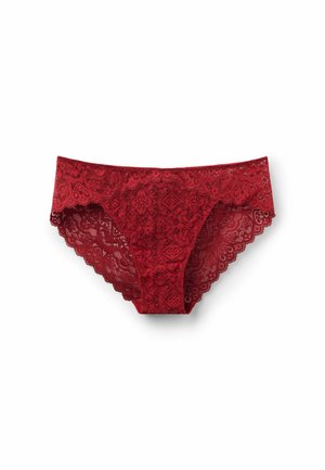Rode kanten slips met bloem- en diamantpatronen, gegolfde randen en een zachte textuur, ontworpen voor comfort en een aansluitende pasvorm.