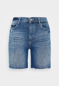 Blå jeansshorts med fransad nederkant, framfickor, knappstängning och subtila slitna detaljer på framkanterna.