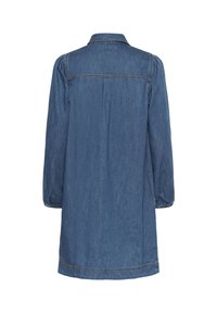 Zilā džinsu kleita ar garām piedurknēm, apkakli un elastīgām aprocēm. Tam ir vienkāršs zils tonis ar redzamām šuvēm un ceļgala garuma dizains.