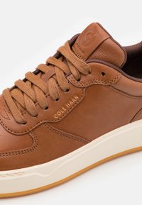 Cole Haan Sneakers - tan