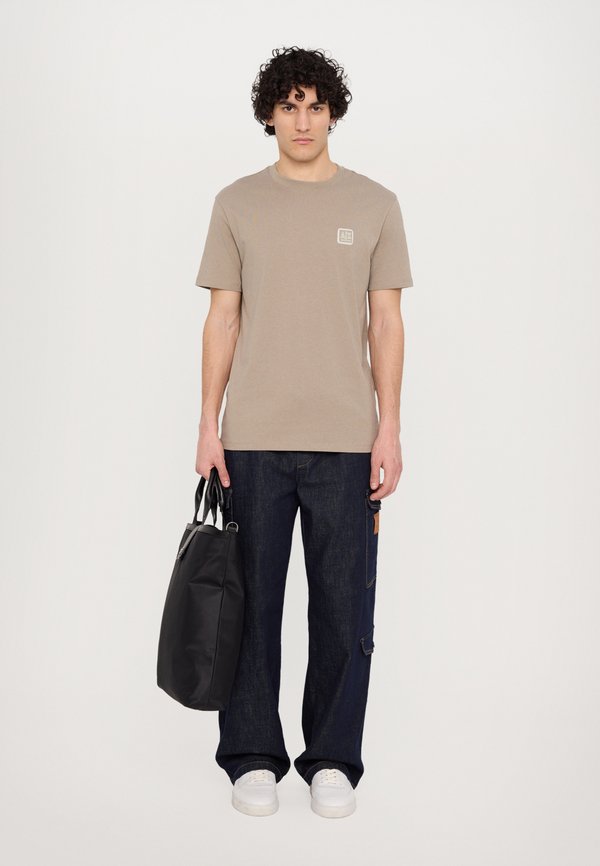 Basic T-shirt - roasted cashew3