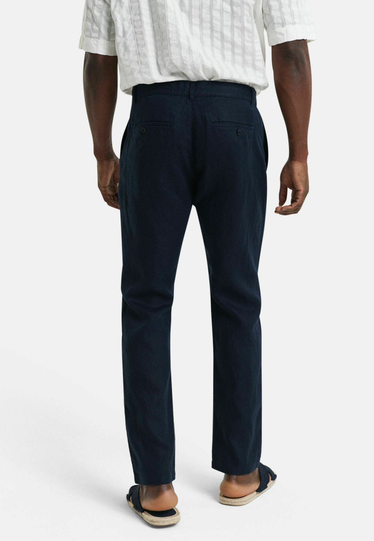 RELAXED FIT