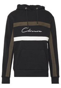 Sudadera negra con capucha y rayas horizontales en verde oliva y blanco. Cuenta con un bolsillo frontal y un logo en letras estilizadas en blanco.