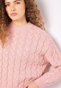 Apricot CABLE KNIT  - Stickad tröja - pink