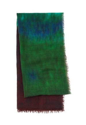 Złożony prostokątny szalik z zielono-niebieskim gradientem na ciemnoczerwonym tle, z miękkimi frędzlami na brzegach.
