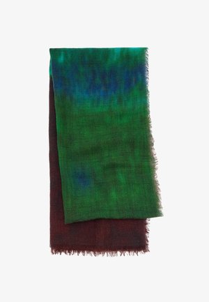 Złożony prostokątny szalik z zielono-niebieskim gradientem na ciemnoczerwonym tle, z miękkimi frędzlami na brzegach.