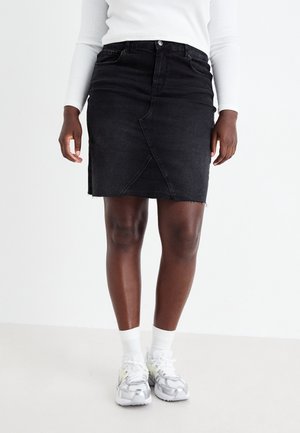 Pouzdrová sukně - black denim