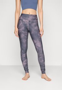 Hoch taillierte Leggings in Dunkelgrau mit einem rosa gepunkteten Muster. Hergestellt aus dehnbarem Material, mit einer glatten Textur und einer figurschmeichelnden Passform.