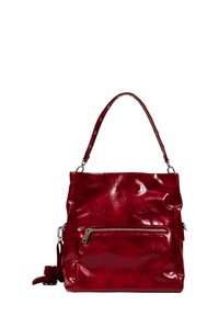 Borsa a mano in finta pelle rossa e lucida, con un manico singolo e tracolla rimovibile e regolabile. Presenta una tasca frontale con zip e una finitura texture.