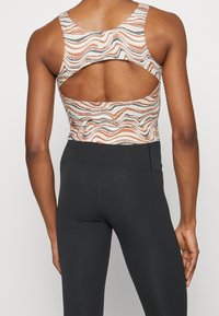 Nike Performance Top - brown