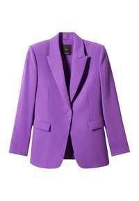 Blazer morado con solapa con muesca, cierre de un solo botón y dos bolsillos delanteros. Fabricado con tela suave y corte entallado.