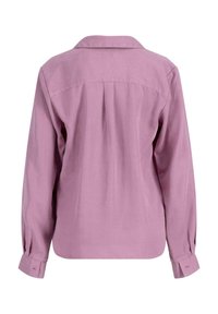 Chemise à manches longues, rose clair, avec un col, comportant un pli au dos, une coupe cintrée et des poignets boutonnés. Texture de tissu lisse.