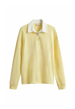 Lange mouwen, lichtgele polo met witte kraag en twee knopen, voorzien van geribbelde manchetten en een comfortabele pasvorm.