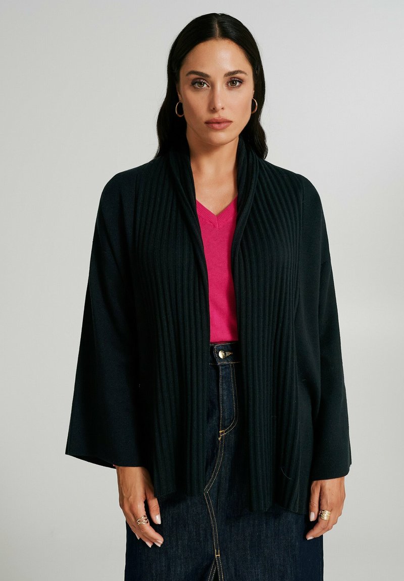 Side Fasten Cardigan in Nero