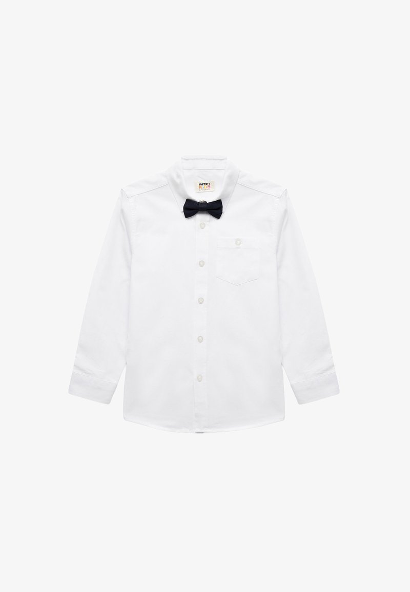 Witte blouse met lange mouwen en een button-down kraag, voorzien van een zwarte vlinderdas en een borstzak. Katoenen stof met een gladde textuur.