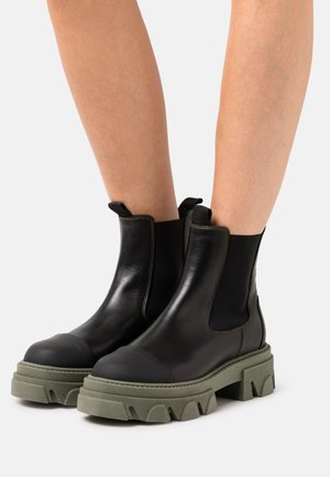 PAOLA - Platform ankle boots - black/green