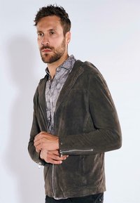 Thumbnail Image 4