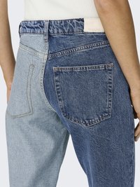 ONLY MOM ONLLINDA - Tiesaus kirpimo džinsai - medium blue denim