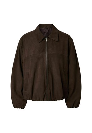 Tmavohnedá bomber bunda z semišu s predným zipsom, dvoma bočnými vreckami, dlhými rukávmi s elastickými manžetami a klasickým golierom.