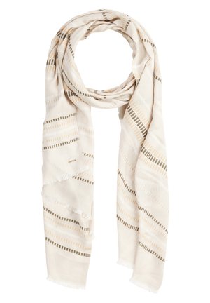 Écharpe beige clair avec des rayures horizontales en camel et marron, pliée de manière lâche avec des bords légèrement effilochés sur fond blanc.