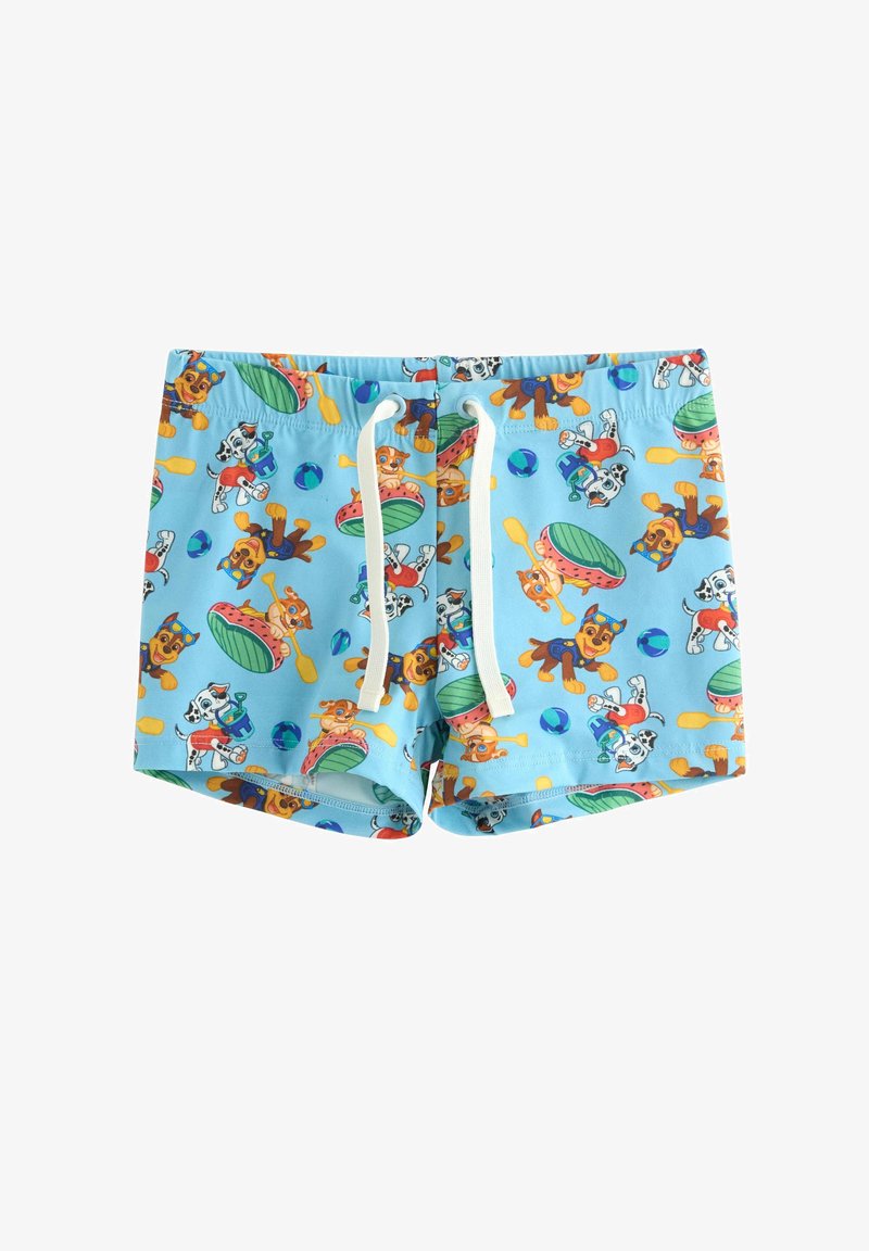 Μπλε μαγιό σορτς με σχέδιο καρτούν σκύλου, λευκή κορδονένια ζώνη και αντιθετικά χρώματα με παιχνιδιάρικα στοιχεία όπως μπάλες και καρπούζια.