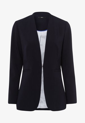 Blazer bleu marine au design ajusté, avec deux poches avant et une doublure intérieure rayée. Il présente une fermeture à un bouton et une texture de tissu lisse.