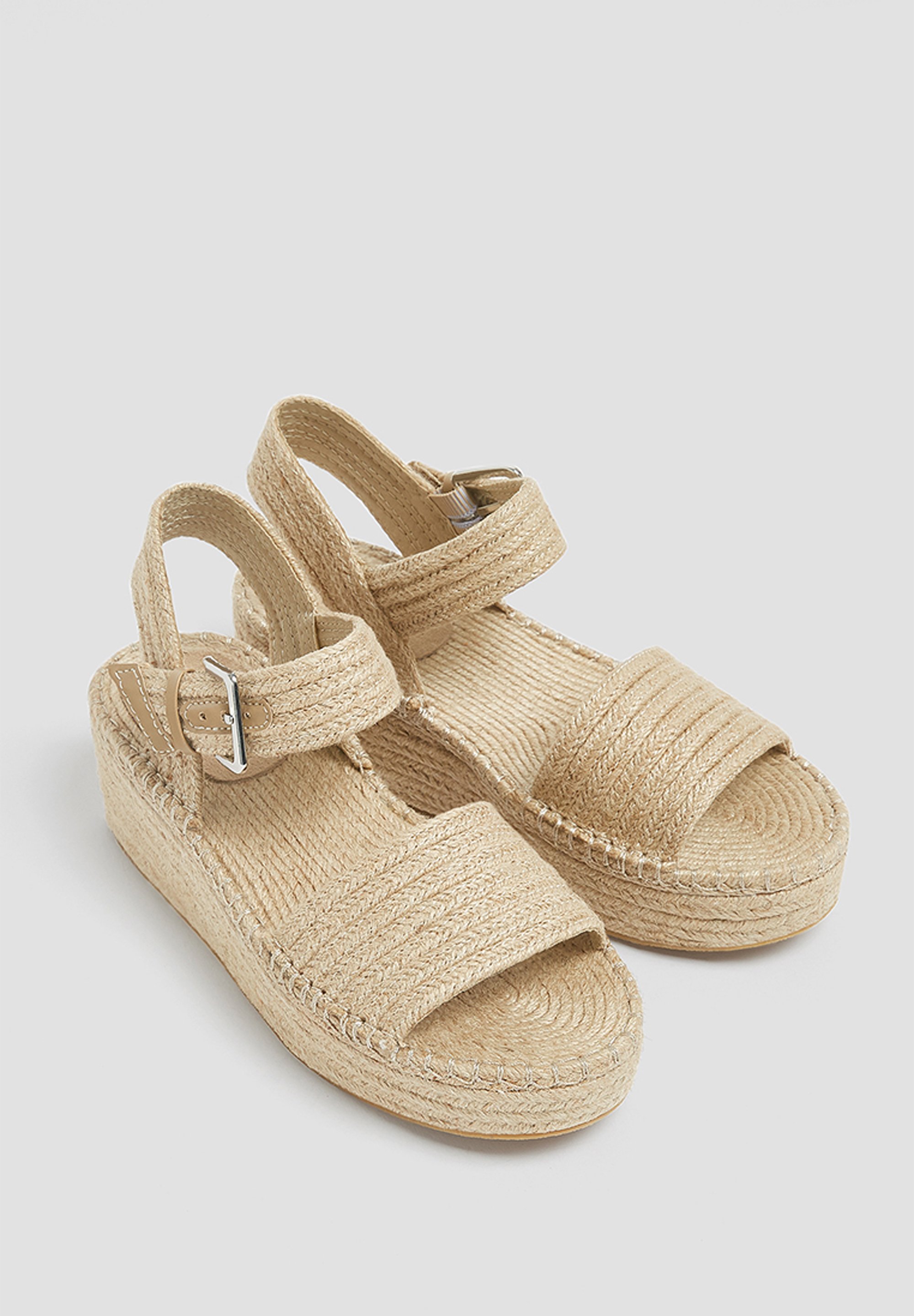 Sandaletter med kilklack sand Sandaletter med kilklack sand