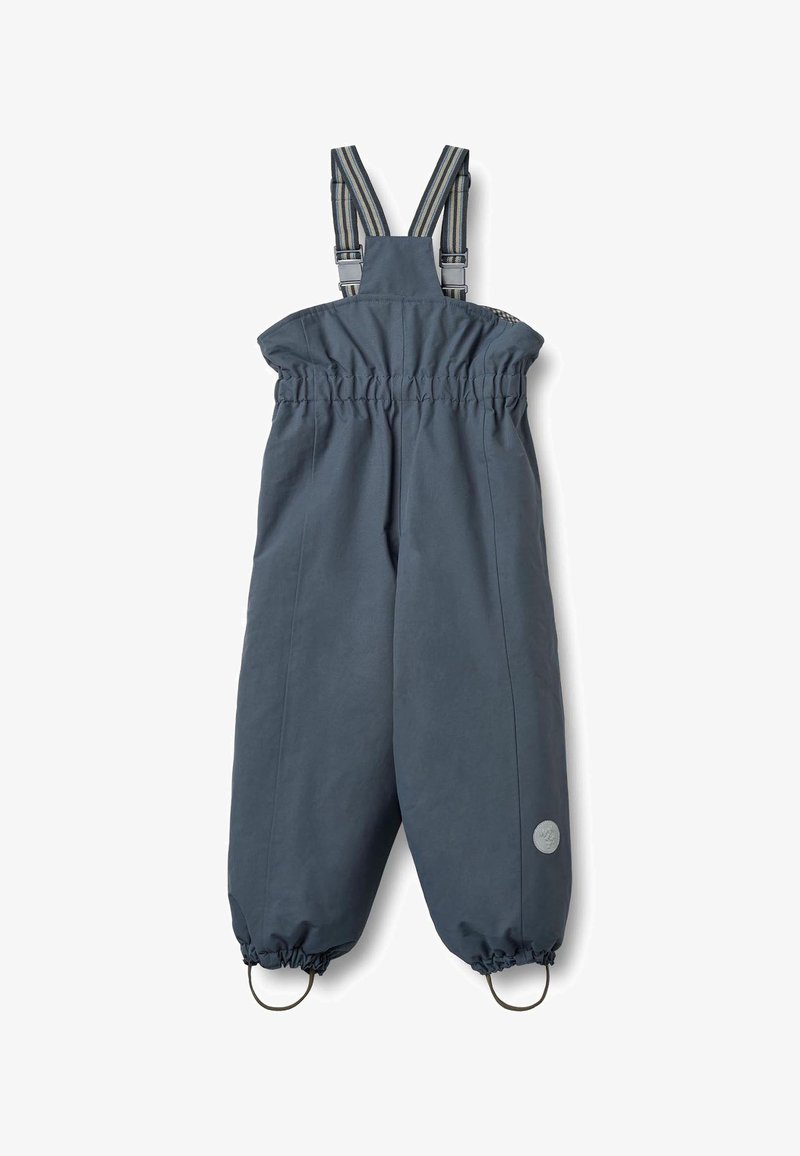 Šedý nepremokavý overal s elastickým pásom, nastaviteľnými pruhovanými ramennými popruhmi, stiahnutými manžetami a kruhovým logom ako ozdobou.