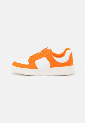 basket orange femme