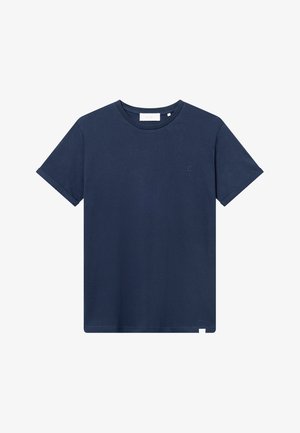 T-shirt em algodão azul-marinho com decote redondo, mangas curtas e um pequeno logotipo bordado no lado esquerdo do peito. Textura suave.