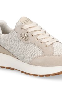 Beige træningssko med en overdel af net, suede-detaljer, runde snørebånd, metalliske detaljer og en hvid gummisål med struktureret greb.