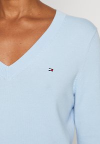 Tommy Hilfiger Pulover - well water