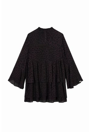 Zwarte en donkerpaarse gelaagde blouse met lange, uitlopende mouwen en een hoge halslijn, voorzien van een luipaardprint en een transparante textuur.