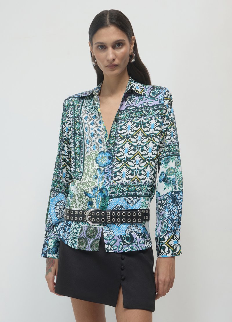 Calliope SIMIL FANTASIA PATCHWORK - Hemdbluse - verde militare chiaro