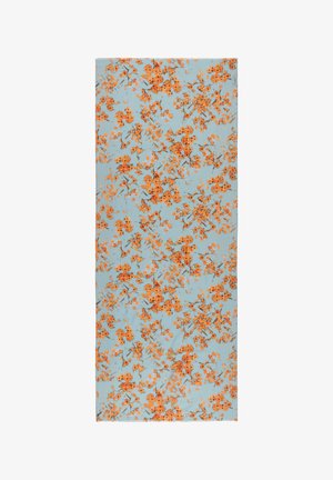 Jasnoniebieska tkanina z całopowierzchniowym wzorem małych pomarańczowych kwiatów i zielonych liści równomiernie rozmieszczonych na powierzchni.