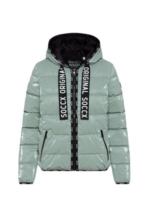 Helles grün glänzendes Pufferjacke mit Kapuze, schwarzen kontrastierenden Reißverschlüssen und Stoff-Logostreifen, die entlang der Vorderseite und des Saums verlaufen.