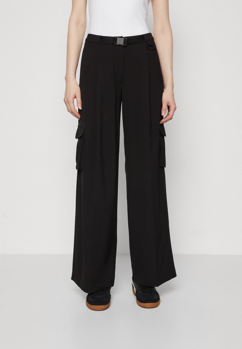 Black wide-leg cargo pants featuring a belted waist, two side pockets, and a light texture. Designed for a loose, relaxed fit.