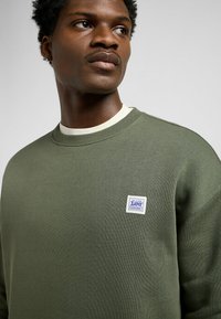 Lee LONG SLEEVE - Sweater - oak moss