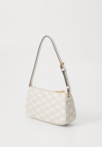 Borsa a spalla bianca in tela con un motivo a logo MK ripetuto, zip dorata e tracolla regolabile con accenti grigi. Forma rettangolare compatta.