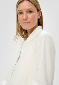 s.Oliver MIT PAILLETTEN - Bomberjacke - ecru