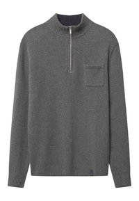 Maglione grigio a collo alto, con chiusura a mezza zip, polsini e orlo a costine, e una piccola tasca sul petto. Texture morbida.