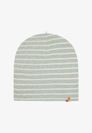 Cappello a berretto a righe realizzato in tessuto morbido, con linee orizzontali verdi su uno sfondo bianco, caratterizzato da un piccolo etichetta multicolore sul lato.