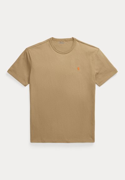 T-shirt de algodão bege com gola redonda, mangas curtas e um logótipo bordado em laranja no lado esquerdo do peito. Textura suave, corte clássico.