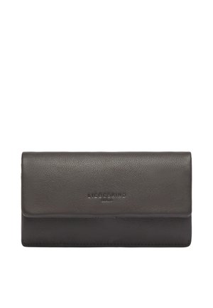Portafoglio in pelle nera con patta sovrapposta, texture liscia e discreto marchio inciso a rilievo al centro sulla parte anteriore.