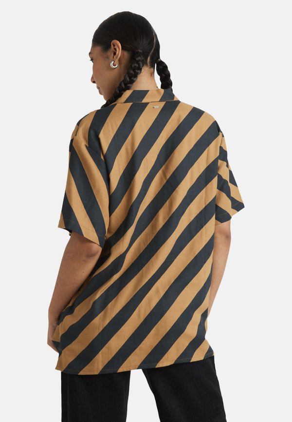 Button-down blouse - cam3