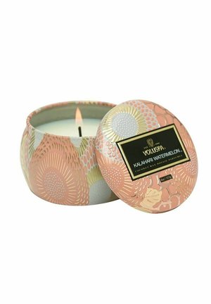 VOLUSPA DECORATIVE TIN CANDLE KALAHARI WATERMELON 113G - Duftlys - pink