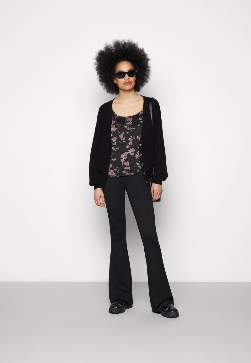 Damen T-Shirts | Vero Moda VMWONDA SINGLET Top black/rose/schwarz - PZ29341 Damen T-Shirts | Vero Moda VMWONDA SINGLET Top black/rose/schwarz - PZ29341