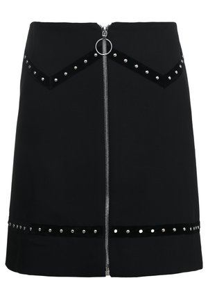 Sort mini nederdel med sølv lynlås ned gennem midten, metalnitter på linningen og kanten samt en cirkulær lynlåstrækkerring.